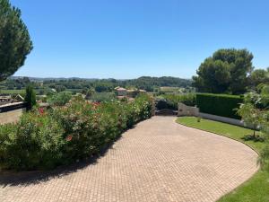 Les Hauts de la Pinède -Villa Piscine, Jacuzzi et Boulodrome privatif