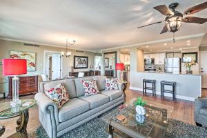 Updated Lake Daze Condo with Amazing Pool!