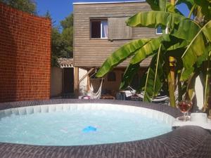 Maisons de vacances Le Jardin Suspendu Gite avec piscine et jacuzzi pour 13 personnes : photos des chambres