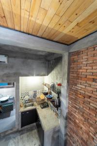 Stay&Chill - S.1: Ancient studio nearby Bui Vien