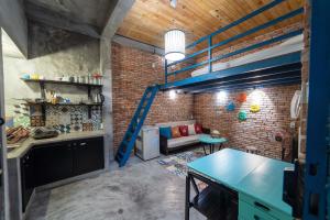 Stay&Chill - S.1: Ancient studio nearby Bui Vien