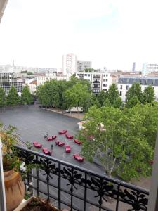 Sejours chez l'habitant Vue sur les toits de Paris, tour Effeil, centre malakoff, chambre chez l'habitant, sans ascenseur, a deux pas de Paris : photos des chambres