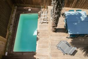 Maisons de vacances Maison en plein centre avec piscine garage et clim : Maison 5 Chambres