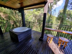 Casa Container 80 - Suítes privativas e sofisticadas integradas à natureza