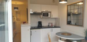 Studio In Residence With Pool And Parking