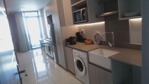 The Mall Median Stay RoseBank Johannesburg