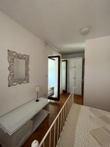 Apartment with swimming pool