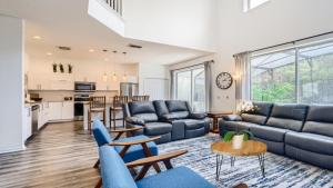 Magical 7BR Resort Pool Home Near Disney & Orlando Attractions