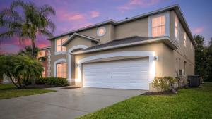 Magical 7BR Resort Pool Home Near Disney & Orlando Attractions