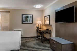 Queen Room with Two Queen Beds - Disability Access room in Best Western Silicon Valley Inn