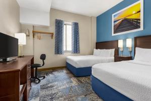 Double Room with Two Double Beds - Non-Smoking room in Days Inn by Wyndham Philadelphia Convention Center