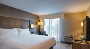 Standard King Room room in Holiday Inn Nashville Vanderbilt an IHG Hotel