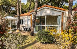 Maisons de vacances Awesome Home In La Faute-sur-mer With Kitchen : photos des chambres