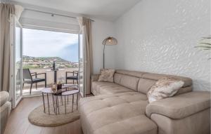 Cozy Apartment In Klenovica With Wifi