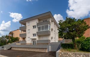 Cozy Apartment In Klenovica With Wifi