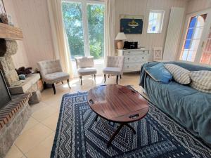 Maisons de vacances Grande maison familiale a 800m de la plage de Kermor avec jardin - FR-1-481-122 : photos des chambres