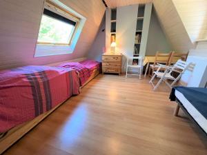 Maisons de vacances Grande maison familiale a 800m de la plage de Kermor avec jardin - FR-1-481-122 : photos des chambres