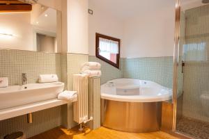 Suite with Whirlpool room in Hotel Elliot