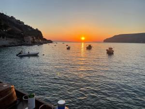 AIOLOS LUXURY alimos kalamaki market apartment 3 near the sea