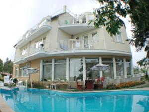 3 star Апартамент Solaris Apartments Святі Костянтин і Олена Болгарiя