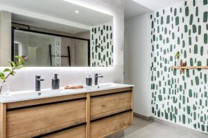 LUNDA- 2 Bedroom Apartment in Malasaña