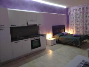 ALLOGGIO VIOLA nel CUORE DI SORIANO