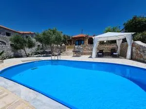 Leopolis Stone House - Neokhórion