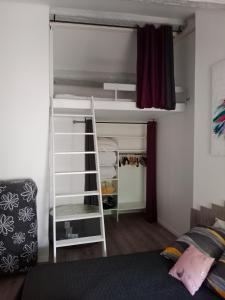 Appartements HELTY T2, logement neuf, tout equipe coeur du village, parking gratuit : Appartement 1 Chambre