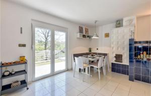 Amazing Home In Donji Zvecaj With Wifi