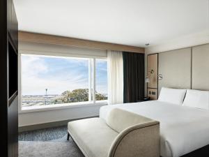 Deluxe King Room with View room in Hyatt Place London Heathrow Airport