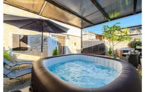 1 Bedroom Lovely Home In Barat - Radetići