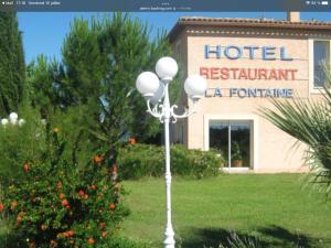 Hotels La Fontaine : photos des chambres