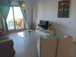 Macy house with private garden and nice sea views