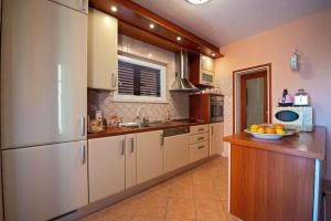 Holiday home in Podstrana 7300