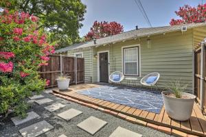 4 Mi to Dtwn: Dallas Gem w Furnished Patio