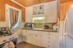 Cozy Crestline Cabin, Close to Lakes, Parks!