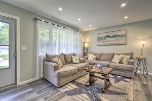 Bayville Getaway with Fire Pit - 2 Mi to Beach!