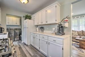 Bayville Getaway with Fire Pit - 2 Mi to Beach!