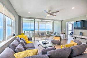 Oceanfront Luxury 2and2 Condo with Amazing Views!