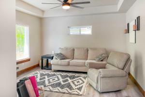 1 Mi to Downtown Loveland: Cozy Getaway!