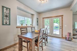 1 Mi to Downtown Loveland: Cozy Getaway!