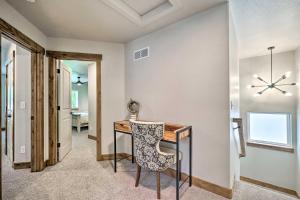 1 Mi to Downtown Loveland: Cozy Getaway!