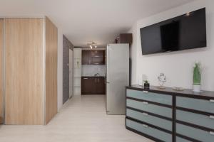 Underground Studio Apartment Warsaw Ochota by Renters