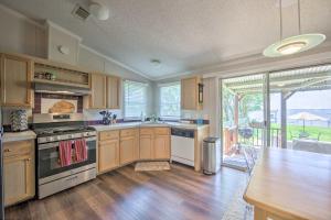 Lakefront Mabank Gem w Sunset Views: Pets Welcome