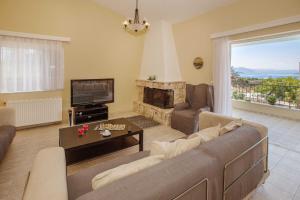 Villa with Private S Pool-Theologos by GHH