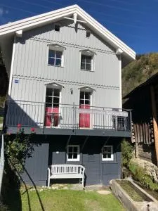 Casa Cuschina - mit Sauna in der schönen Surselva - Trun