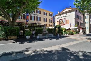 Hotels Logis Le Relais Imperial : photos des chambres