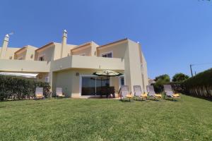 3-Bed Townhouse with pool in Albufeira Balaia