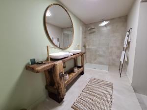 Appart'hotels La Maison de Lyna - Suites de charme intra-muros avec parking & autonomie : photos des chambres