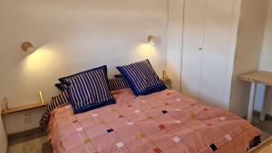 Maisonnette à 200m de la plage, terrasse, clim, parking privé, lave-linge et linge de lit compris